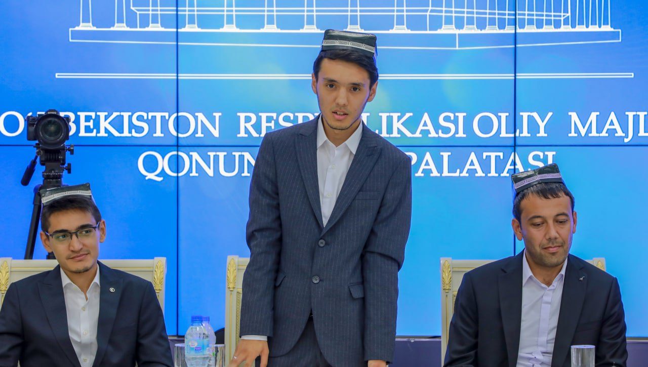 “Vatanni sevmoq iymondandir” mavzusidagi insholar tanlovi g‘oliblari parlament faoliyati bilan tanishdi