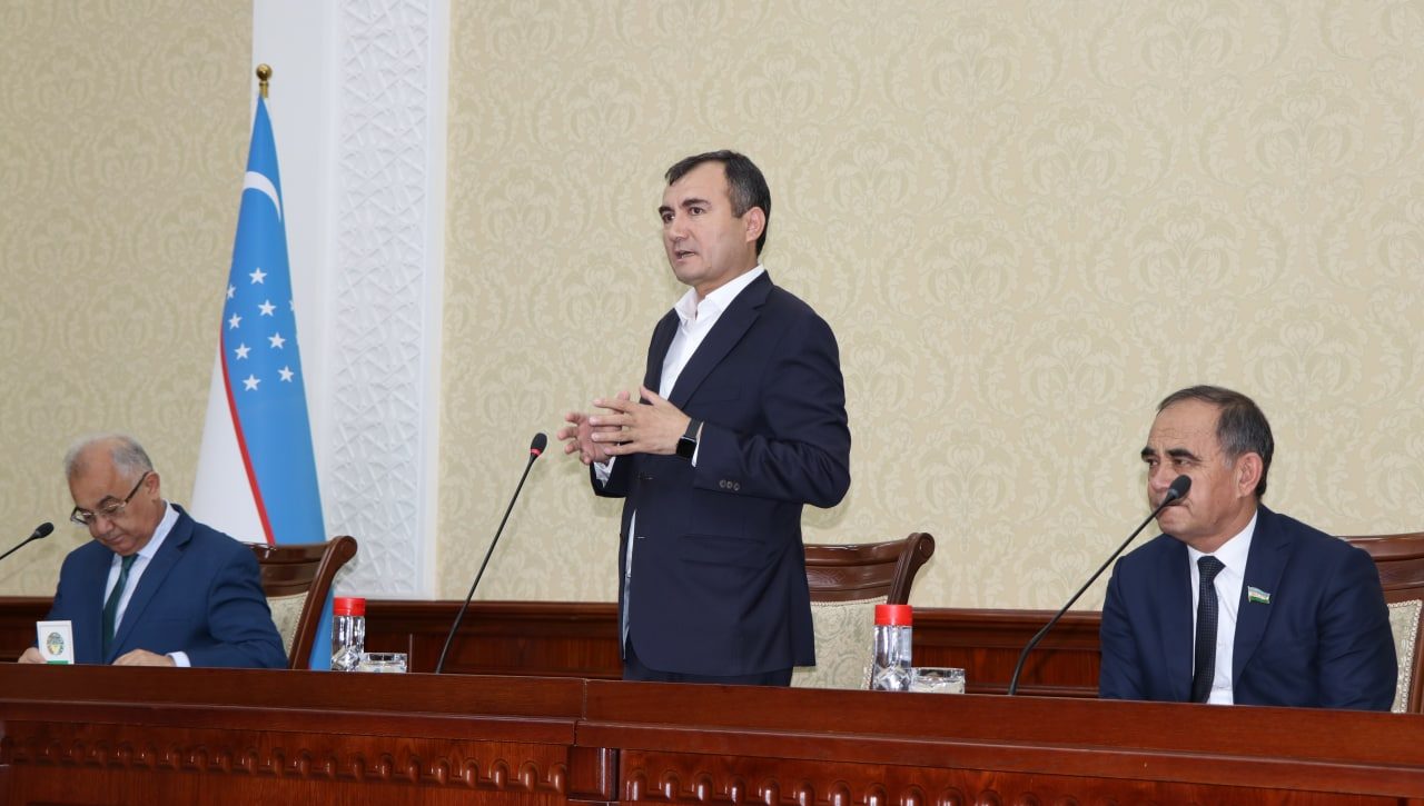 Viloyat hokimligida konstitutsiyaviy qonun loyihasining muhokamasiga bag‘ishlangan davra suhbati tashkil etildi