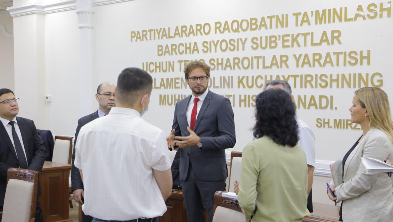 Xorijlik delegatsiya a’zolari Konstitutsiyaviy komissiya faoliyati bilan yaqindan tanishdi