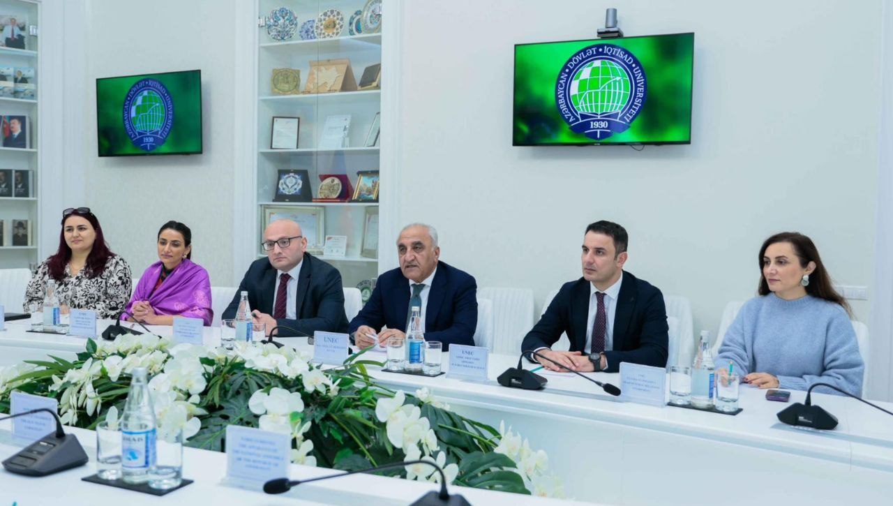Nizomiy Ganjaviy nomidagi “Barqaror taraqqiyot va yashil iqtisodiyot” tadqiqot markazida amaliy muloqot bo‘lib o‘tdi