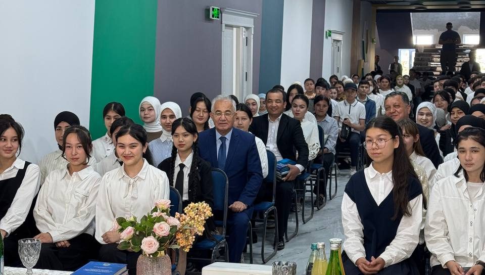 Akademik Akmal Saidov Rishtonda yoshlar bilan uchrashdi