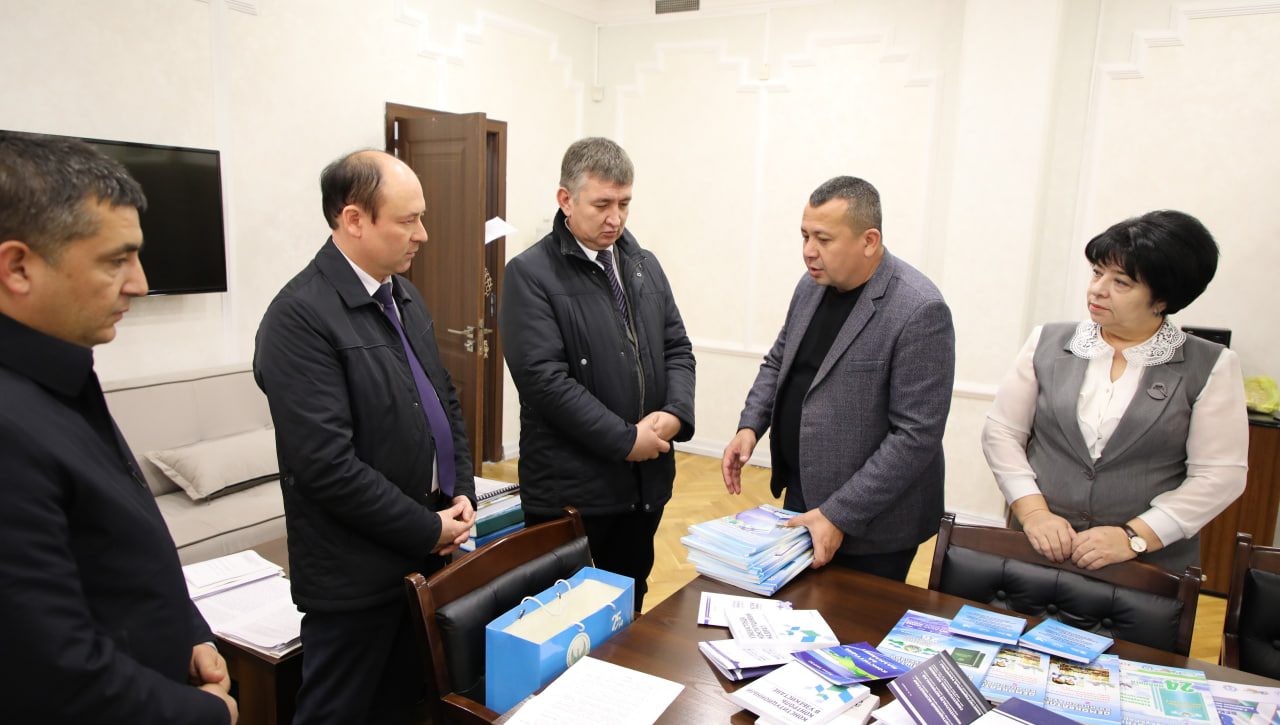 O‘ZBEKISTON TARIXI DAVLAT MUZEYIGA HUQUQIY NASHRLAR SOVG‘A QILINDI