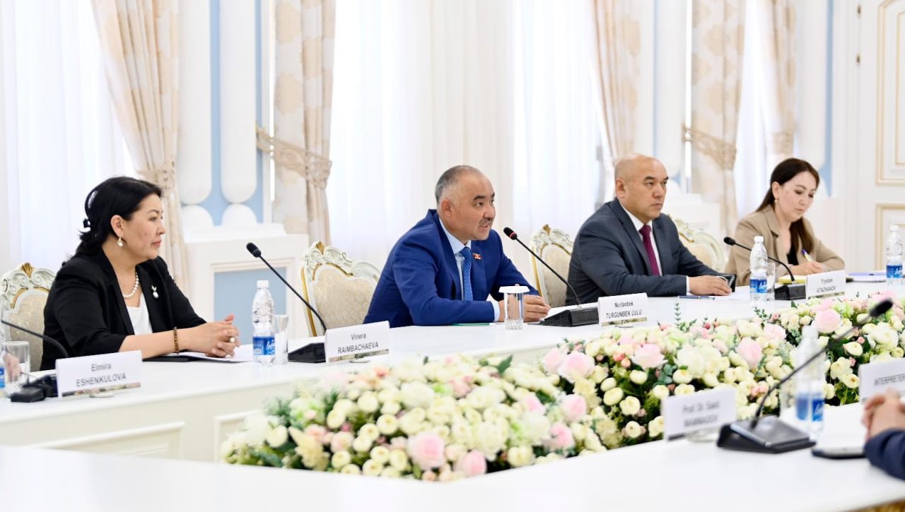 Qirg‘iziston parlamentida Chingiz Aytmatov nomidagi institut vakillari bilan uchrashuv