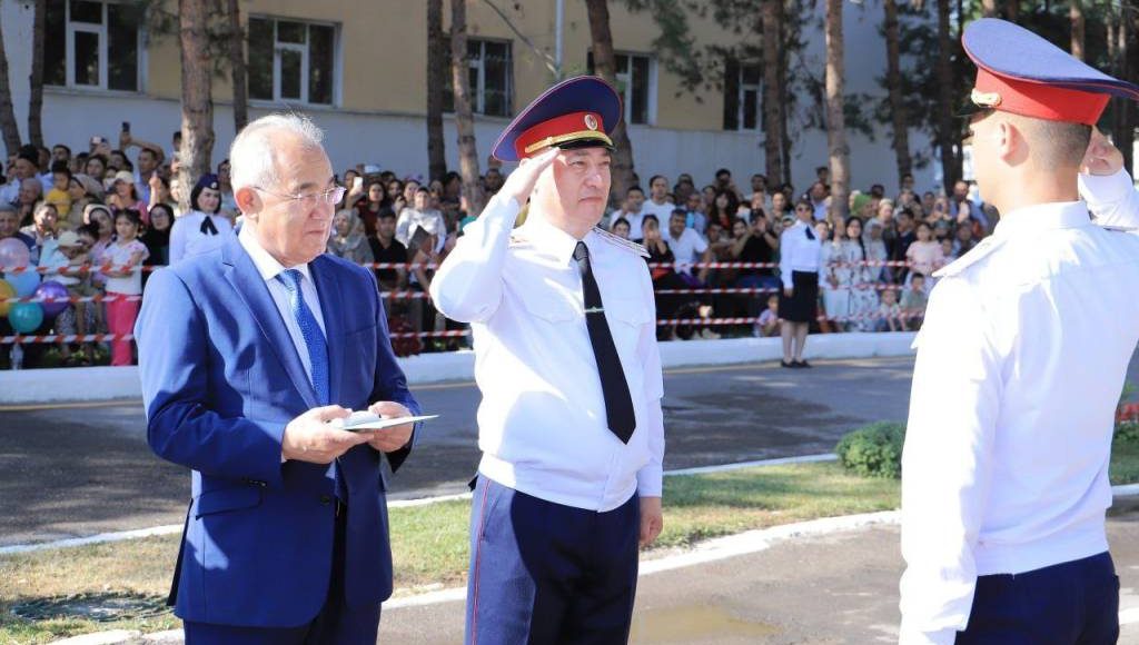 Akademiya bitiruvchilariga diplom va harbiy unvon topshirildi