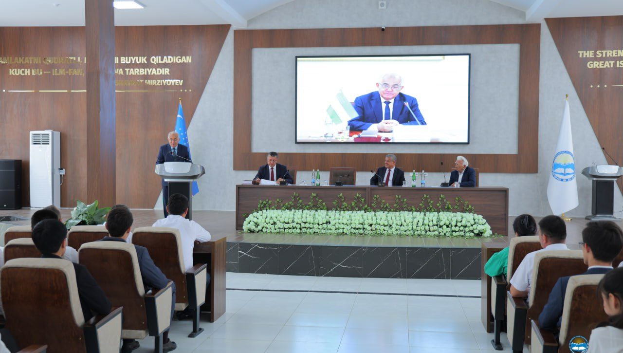 Akademik Akmal Saidov Namangan davlat universitetida talaba-yoshlar bilan uchrashdi