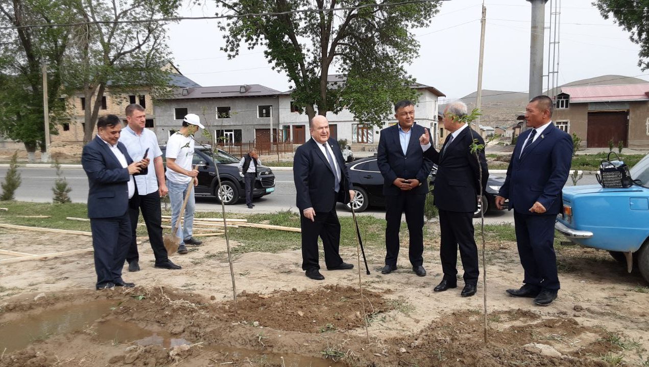 Akmal Saidov Jizzaxdagi “Yashil makon” umummilliy aksiyasida qatnashdi