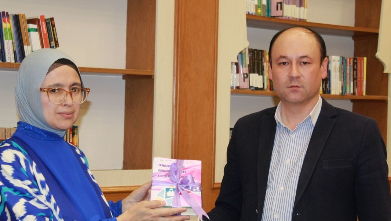 Inson huquqlari bo'yicha O'zbekiston Respublikasi Milliy markazi tomonidan yuridik adabiyotlar sovg'a qilindi