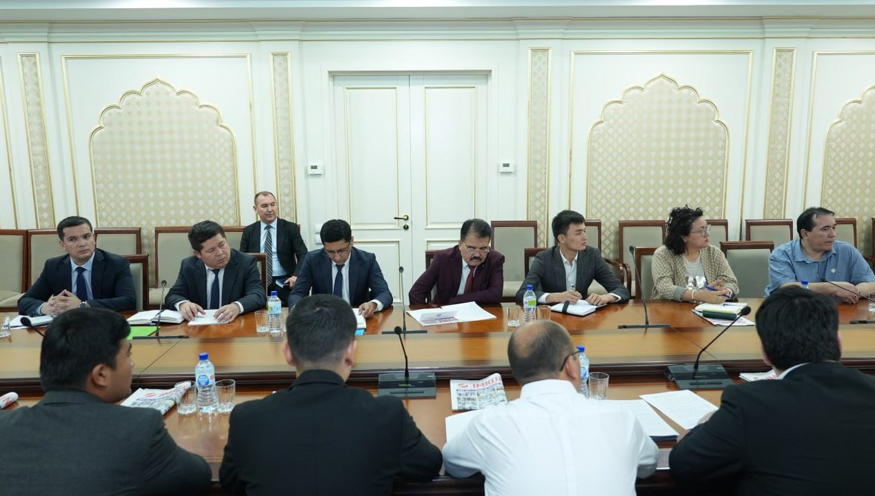 “Nogironligi bo‘lgan shaxslarning taʼlim olishi, ularni kasbga tayyorlash, qayta tayyorlash va malakasini oshirish” mavzusida davra suhbati o‘tkazildi