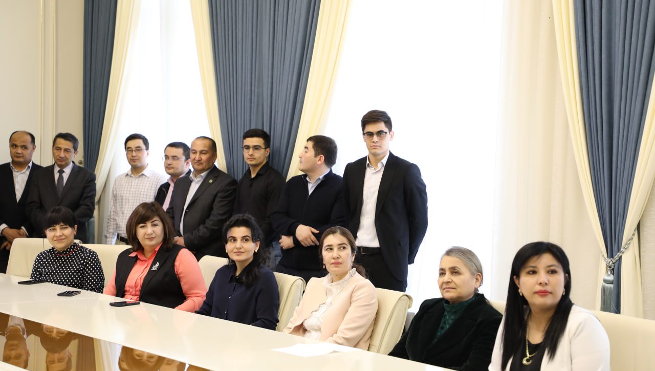Milliy markaz xodimlariga bayram sovg‘alari topshirildi
