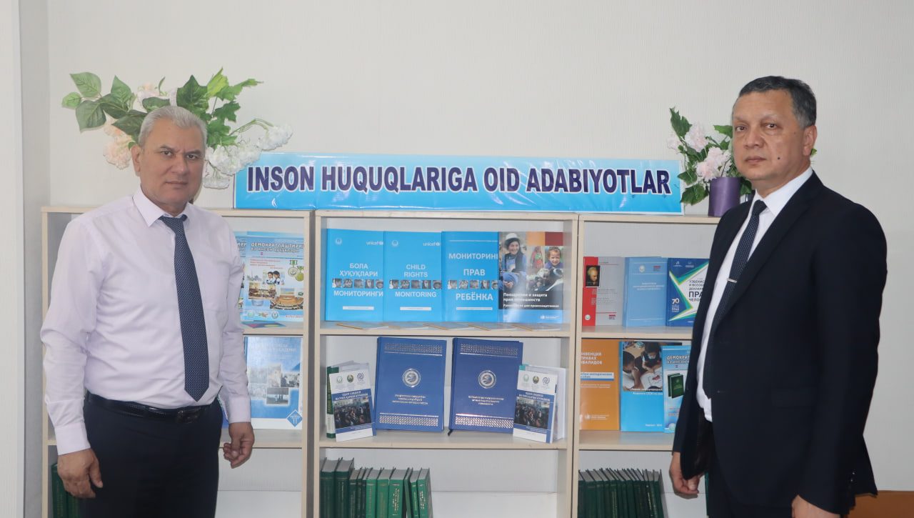Inson huquqlariga oid kitoblar Surxondaryo viloyat kutubxonasiga topshirildi
