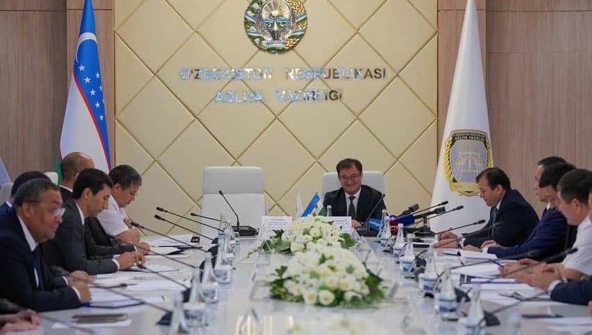 Adliya vazirligi xodimlari o‘rtasida Konstitutsiyaviy islohotlar muhokamasi