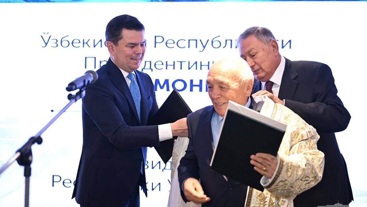 O‘zbekiston Respublikasi Prezidentining farmoni bilan O‘zbekiston ta’lim va fan xodimlari kasaba uyushmasi Respublika kengashi raisining o‘rinbosari Djalilov Shuxrat Ilxamovich O‘zbekiston Respublikasining Faxriy yorlig‘i bilan mukofotlandi