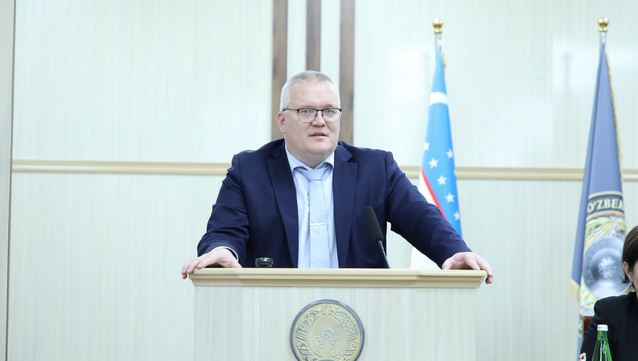 “Bilim va umid nuri”: Ayollar koloniyasiga kitob topshirish marosimi