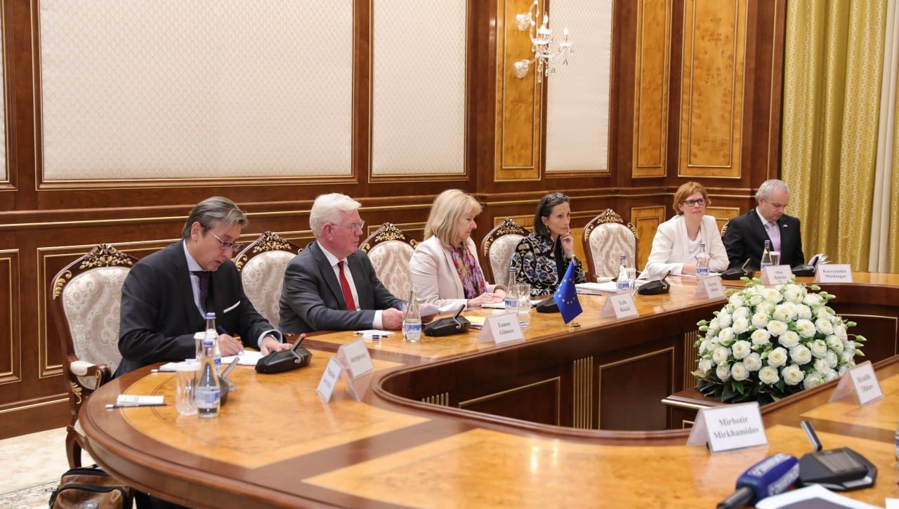 Senat Raisi YI vakillari bilan uchrashdi