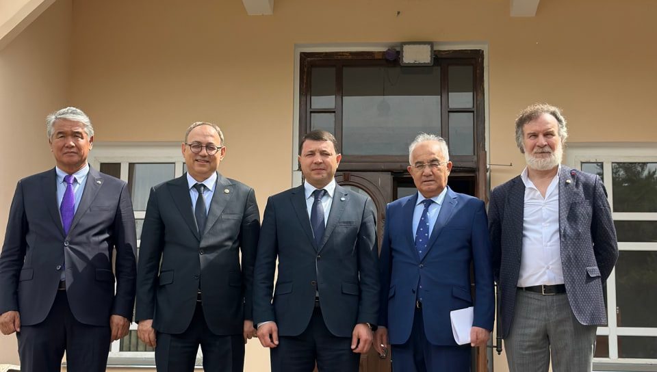 Qirg‘iziston Madaniyat vazirligida Chingiz Aytmatov xotirasiga bag‘ishlangan  forum ishtirokchilari bilan muloqot bo‘ldi