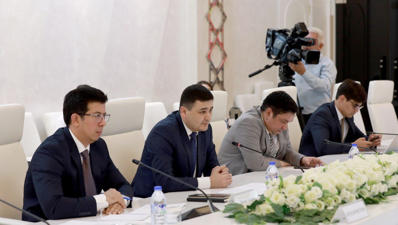 Xitoy Xalq siyosiy maslahat kengashi Milliy qo‘mitasi a’zosi, Inson huquqlarini o‘rganish bo‘yicha Xitoy jamiyati raisining o‘rinbosari janob Tszyan Tszyango boshchiligidagi delegatsiya Adliya vazirligiga tashrif buyurdi