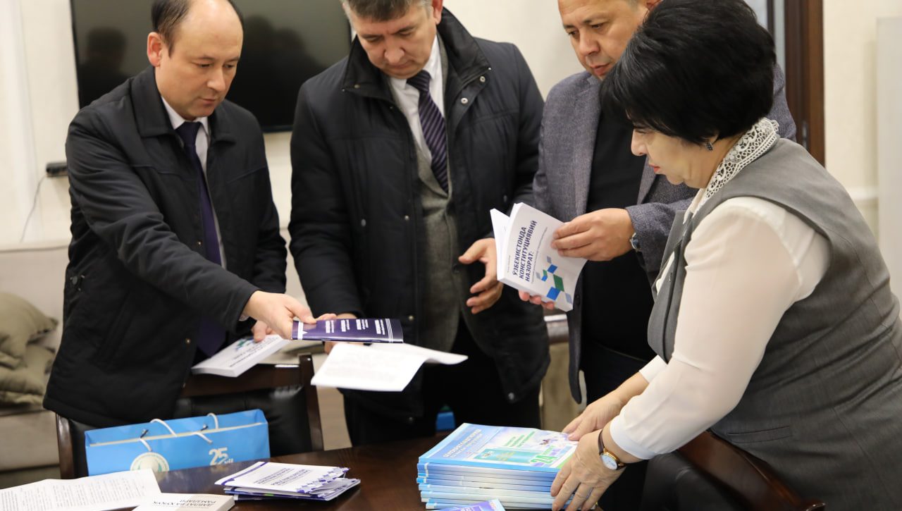 O‘ZBEKISTON TARIXI DAVLAT MUZEYIGA HUQUQIY NASHRLAR SOVG‘A QILINDI