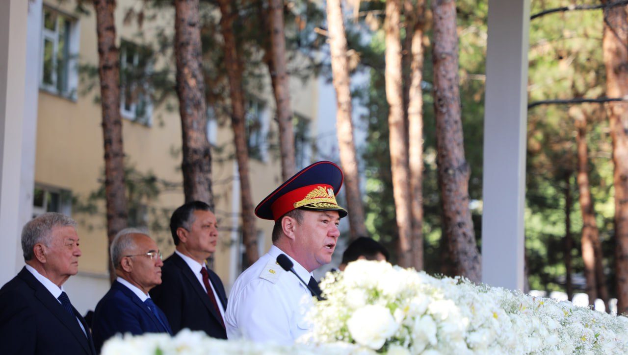 AKMAL SAIDOV  FAVQULODDA VAZIYATLAR VAZIRLIGI AKADEMIYASI BITIRUVCHILARINING TANTANALI TADBIRIDA QATNASHDI