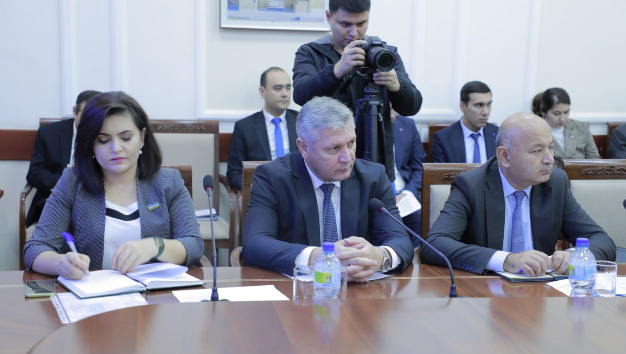 Parlament komissiyasining yig‘ilishida muhim masalalar ko‘rib chiqildi