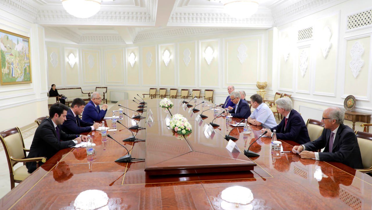 Oliy Majlis Qonunchilik palatasi Spikerining birinchi o‘rinbosari Akmal Saidov O‘zbekiston Respublikasi Prezidenti saylovida xalqaro kuzatuvchi sifatida ishtirok etish uchun mamlakatimizga kelgan Fransiya Senati huzuridagi "Fransiya-Markaziy Osiyo" parlamentlararo do‘stlik guruhi rahbari Erve Morey boshchiligidagi delegatsiya a`zolari bilan uchrashdi