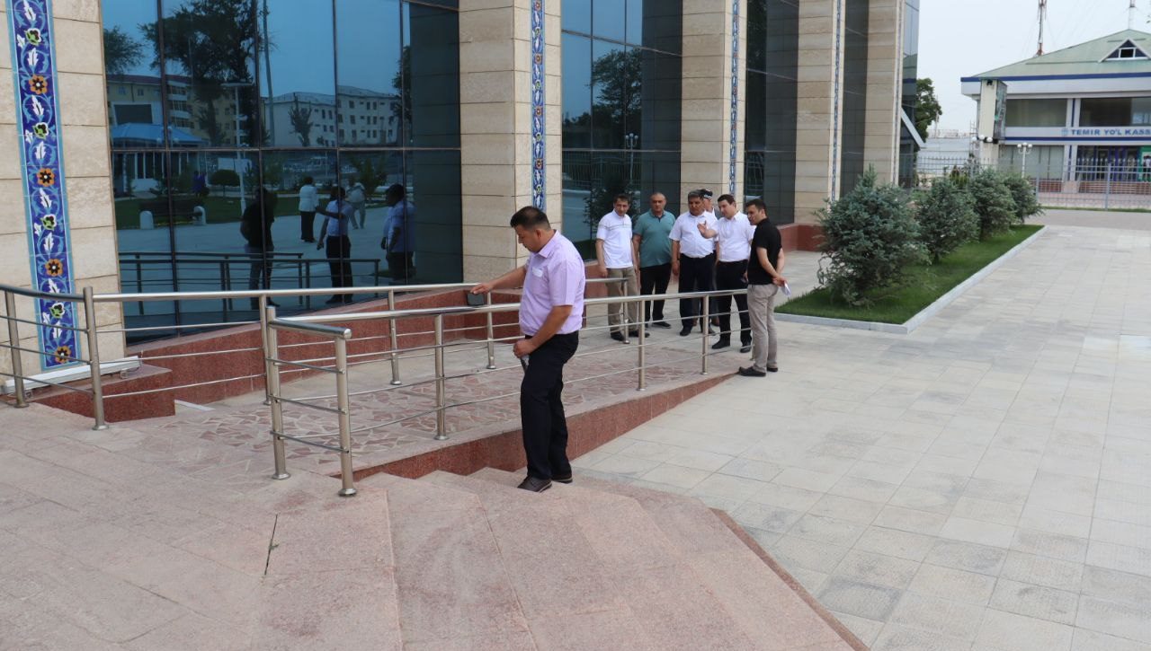 Qarshidagi “to‘siqsiz muhit” holati monitoring qilindi