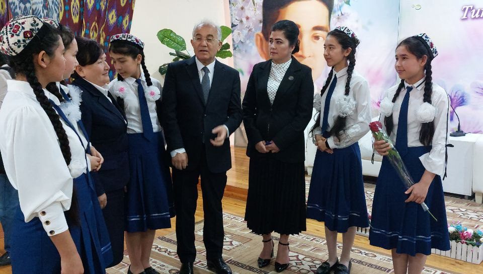 Jizzaxdagi ijod maktabida “Uch avlod” uchrashuvi bo‘ldi