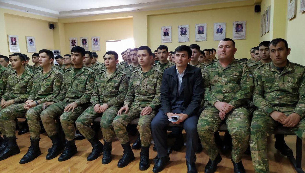 Farg‘ona “Temurbeklar maktabi” harbiy-akademik litseyida “Inson huquqlari xaftaligi” doirasida shaxsiy tarkibning huquqiy savodxonligini oshirish, korrupsiya holatlarining oldini olish va uning salbiy oqibatlarini tushuntirish maqsadida Farg‘ona viloyat ma’muriy sudi raisi  Doniyorxo‘ja Maxamatov ishtirokida «Inson huquqlari - oliy qadriyat» mavzusida muloqot tashkil etildi.