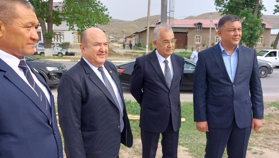 Akmal Saidov Jizzaxdagi “Yashil makon” umummilliy aksiyasida qatnashdi