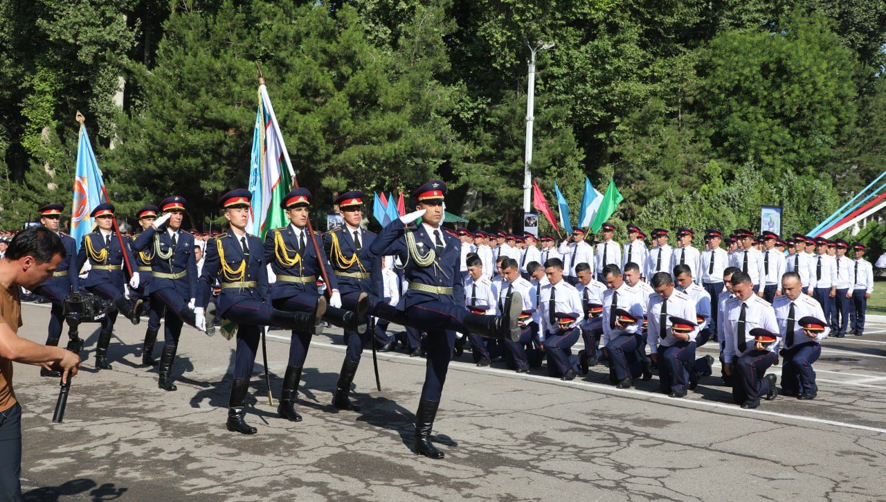 AKMAL SAIDOV  FAVQULODDA VAZIYATLAR VAZIRLIGI AKADEMIYASI BITIRUVCHILARINING TANTANALI TADBIRIDA QATNASHDI