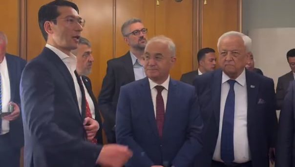 Chingiz Aytmatov uy-muzeyiga O‘zbekistonda nashr etilgan kitoblar taqdim etildi