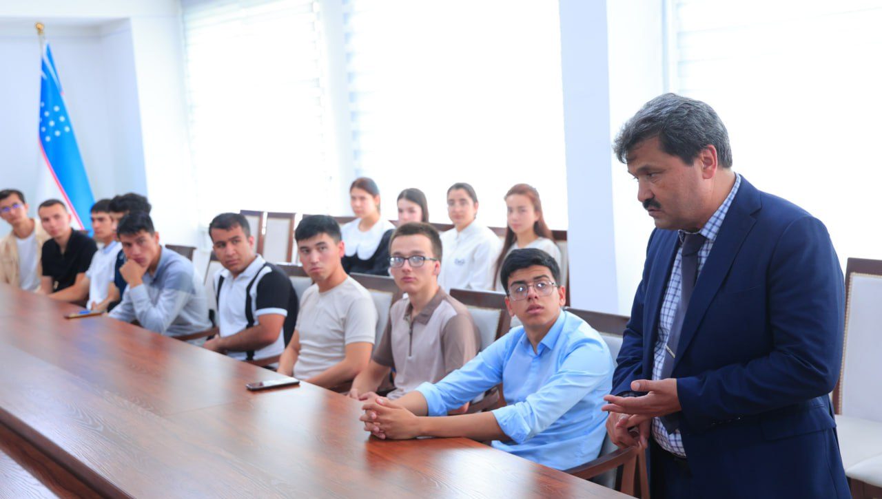 Milliy markaz vakillari  Urganch yoshlari bilan uchrashdi