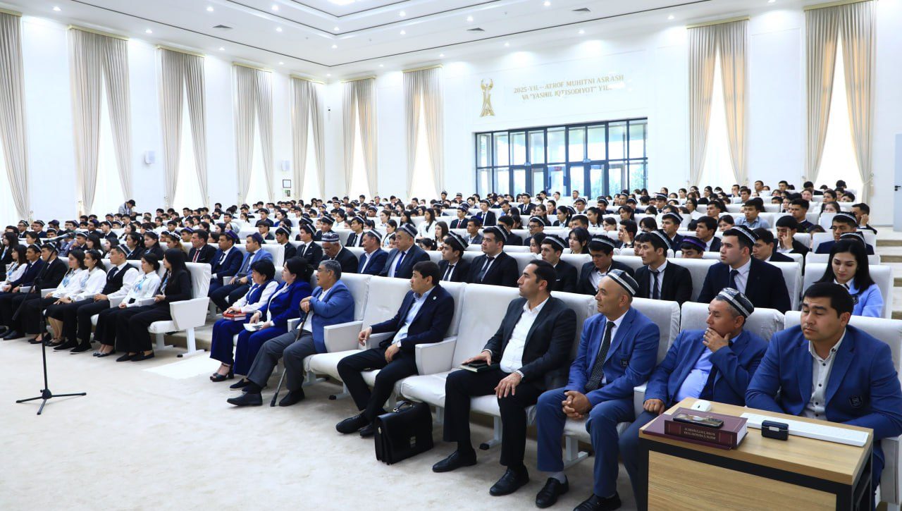 Akademik Akmal Saidov farg‘onalik talaba yoshlar bilan uchrashdi