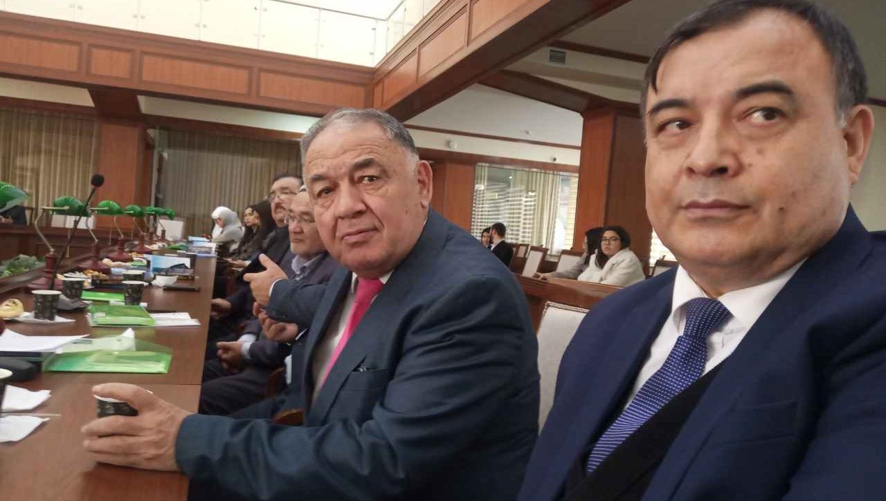 Anjuman ishtirokchilariga Milliy markazning yangi kitoblari tarqatildi