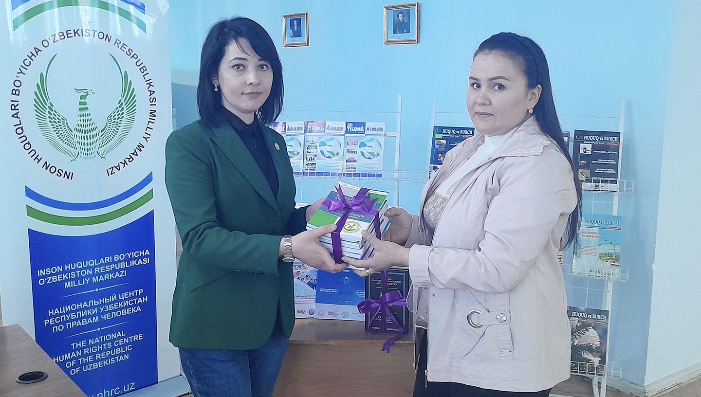 Inson huquqlariga oid adabiyotlar  yurtimiz kutubxonalariga taqdim etilmoqda