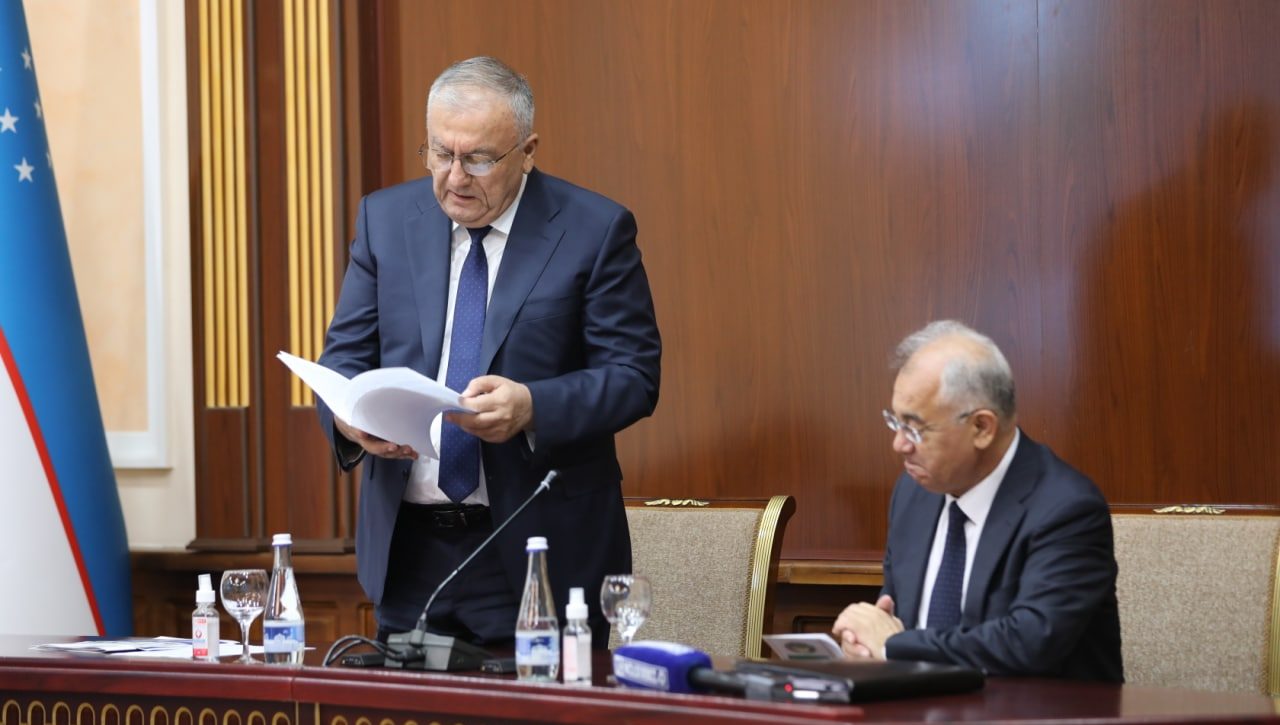 O‘zbekiston Respublikasi Oliy sudida O‘zbekiston Respublikasi Oliy Majlisi Qonunchilik palatasi Spikeri birinchi o‘rinbosari, O‘zbekiston Respublikasi Konstitutsiyasiga o‘zgartirish kiritish va tashkiliy chora-tadbirlarni amalga oshirish yuzasidan Konstitutsiyaviy komissiya raisi, akademik Akmal Saidov bilan Bosh qomusimizga kiritilayotgan yangiliklar, “O‘zbekiston Respublikasining Konstitutsiyasiga o‘zgartish va qo‘shimchalar kiritish to‘g‘risida”gi O‘zbekiston Respublikasi Konstitutsiyaviy qonuni loyihasi bo‘yicha o‘tkazilayotgan umumxalq muhokamalari mohiyatiga bag‘ishlangan uchrashuv tashkil etildi.
