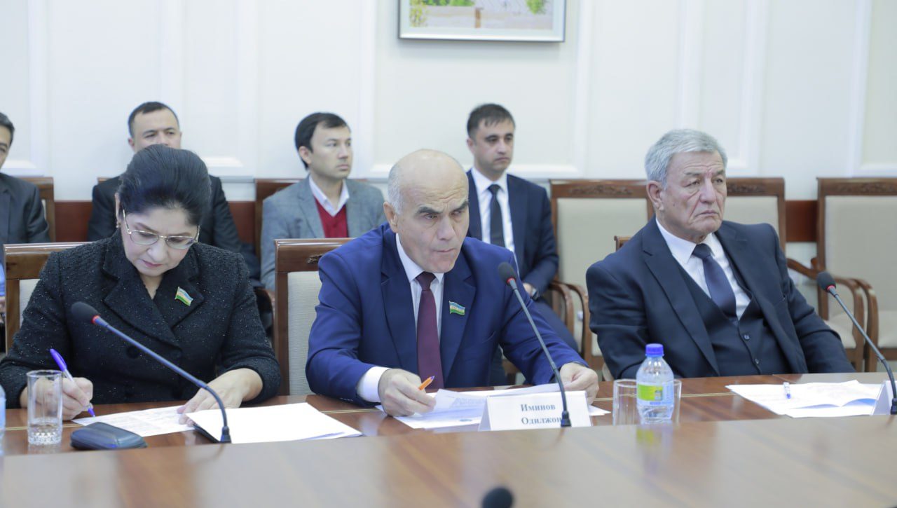 Parlament komissiyasining yig‘ilishida muhim masalalar ko‘rib chiqildi