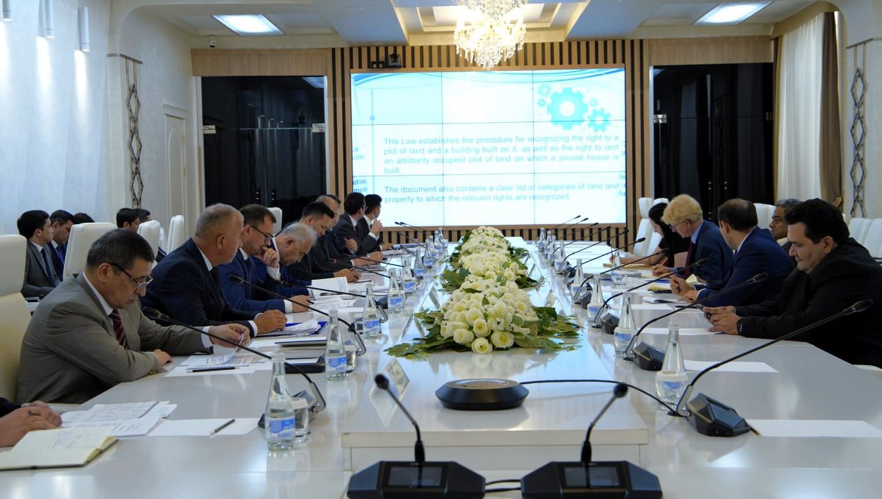 O‘zbekiston Respublikasi Bosh prokurori o‘rinbosari S.Samadov, Majburiy ijro byurosi direktorining o‘rinbosari Z.Xalmuxamedov va Adliya vazirining o‘rinbosari M.Ikramov bilan qo‘shma uchrashuv o‘tkazildi