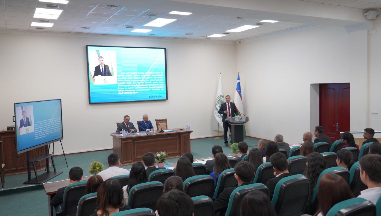 Akademik va yoshlar uchrashuvi: Akmal Saidov Termiz davlat universitetida