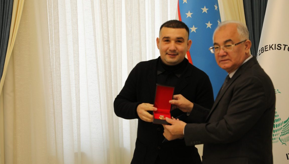 Milliy markazda “O‘zbekiston Konstitutsiyasining 30 yilligi” esdalik nishoni o‘z egalariga topshirildi