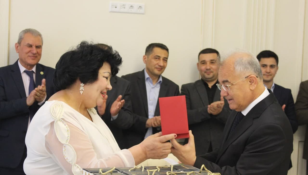 “Mo‘tabar ayol” ko‘krak nishoni muborak bo‘lsin!