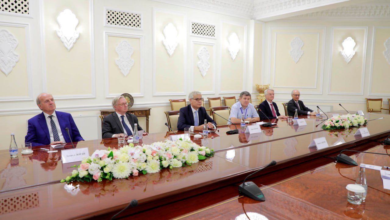Oliy Majlis Qonunchilik palatasi Spikerining birinchi o‘rinbosari Akmal Saidov O‘zbekiston Respublikasi Prezidenti saylovida xalqaro kuzatuvchi sifatida ishtirok etish uchun mamlakatimizga kelgan Fransiya Senati huzuridagi "Fransiya-Markaziy Osiyo" parlamentlararo do‘stlik guruhi rahbari Erve Morey boshchiligidagi delegatsiya a`zolari bilan uchrashdi