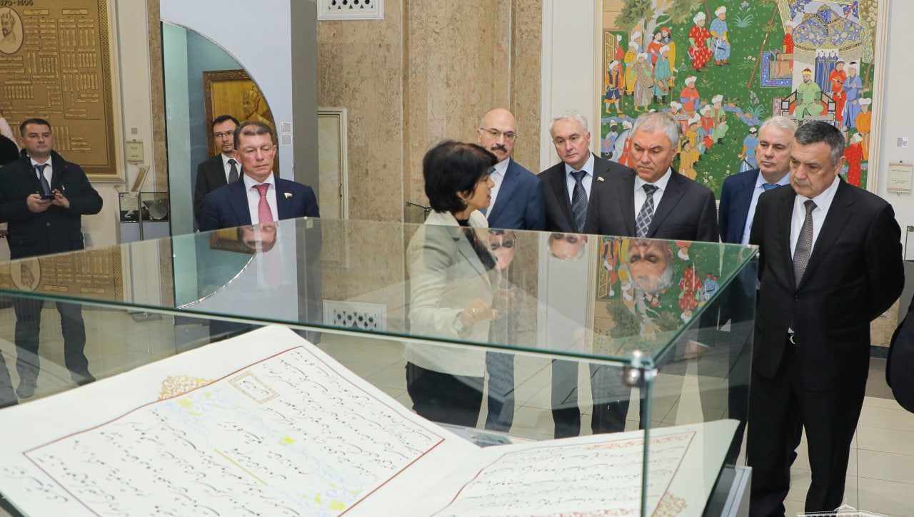 Delegatsiya a’zolari Temuriylar tarixi davlat  muzeyiga tashrif buyurdi