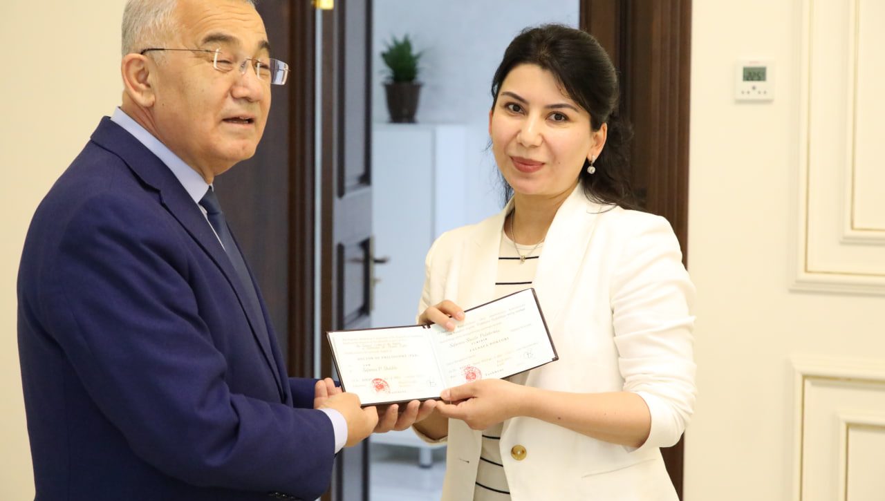 Ilmiy daraja diplomi topshirildi