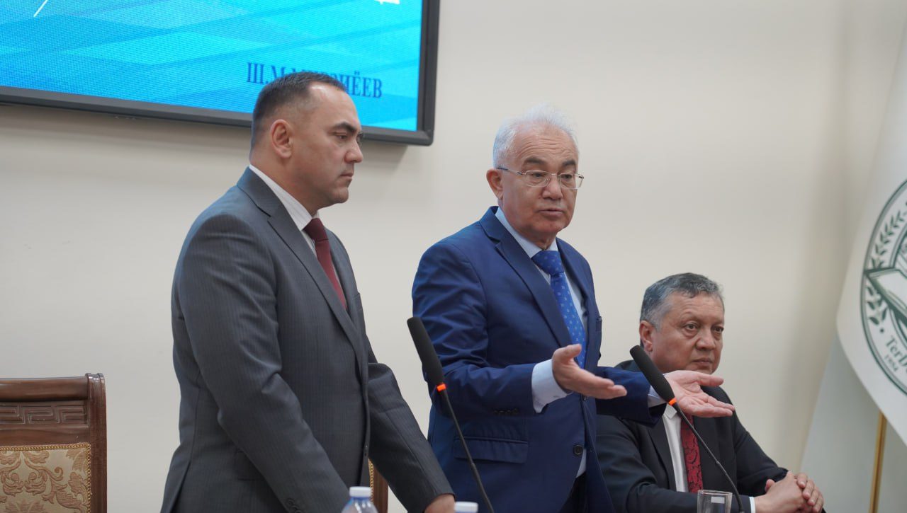 Akademik va yoshlar uchrashuvi: Akmal Saidov Termiz davlat universitetida