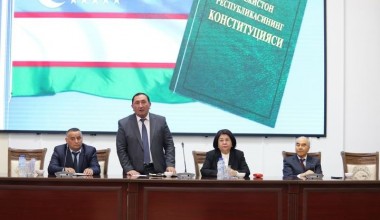 Олий суд раисининг биринчи ўринбосари самарқандлик бўлғуси ҳуқуқшунослар билан учрашди