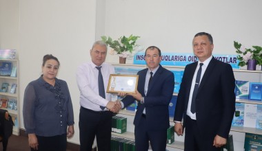 Инсон ҳуқуқларига оид китоблар Сурхондарё вилоят кутубхонасига топширилди