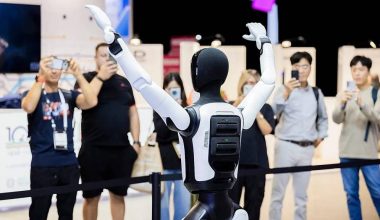 Varshavada robotlar norozilik namoyishi o‘tkazdi