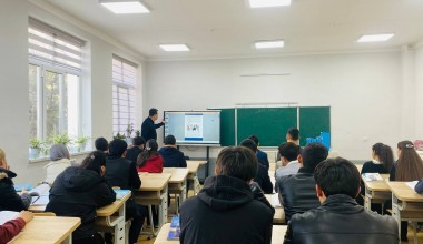 Мактаб ўқувчилари билан Конституция ва инсон ҳуқуқлари мавзусида учрашув ўтказилди