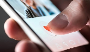 Туркия суди эрнинг ўзга аёллар фотосуратига лайк босишини ажрашиш учун асос деб топди