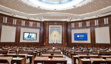 Сенатда оилалар мустаҳкамлигини таъминлашга қаратилган янги қонун маъқулланди